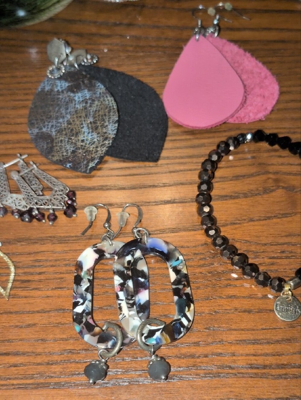 Lot Assorted Women’s Jewelry Set - Pink, Black, Multicolor Earrings & Bracelets - Picture 12 of 17
